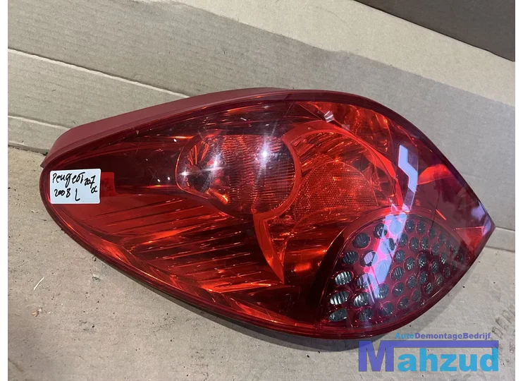 Koop Achterlicht | Enkel bij Autodemontagebedrijf Mahzud
