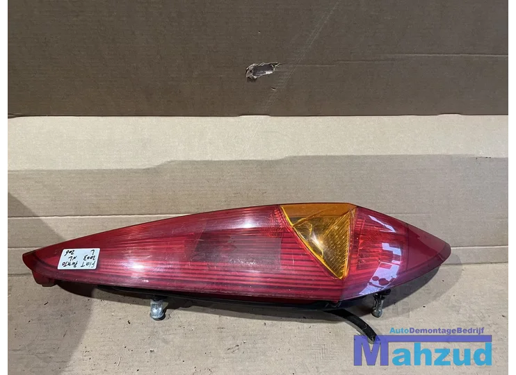 Koop Achterlicht | Enkel bij Autodemontagebedrijf Mahzud