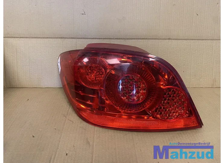Koop Achterlicht | Enkel bij Autodemontagebedrijf Mahzud