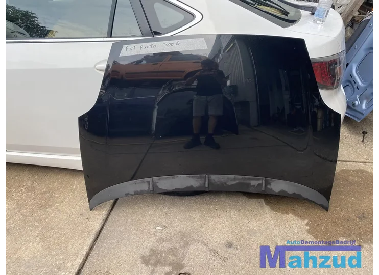 Koop Motorkap bij Autodemontagebedrijf Mahzud