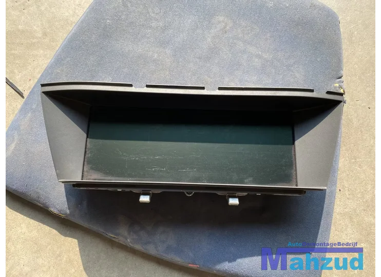 Koop Navigatie systeem (merk gebonden) bij Autodemontagebedrijf Mahzud