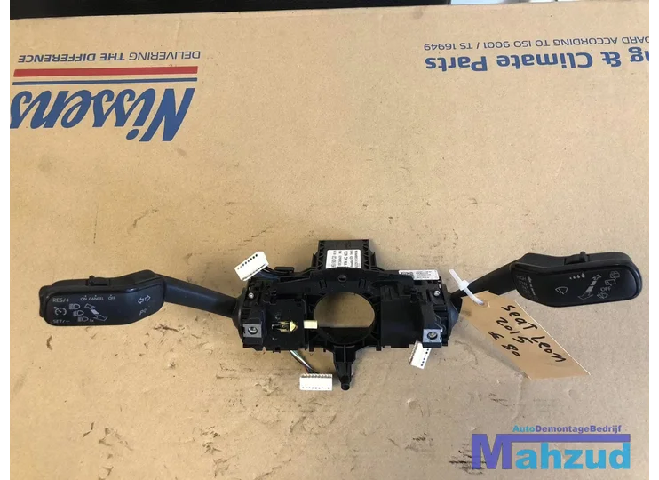 Koop Richtingaanwijzer schakelaar | Combischakelaar bij Autodemontagebedrijf Mahzud