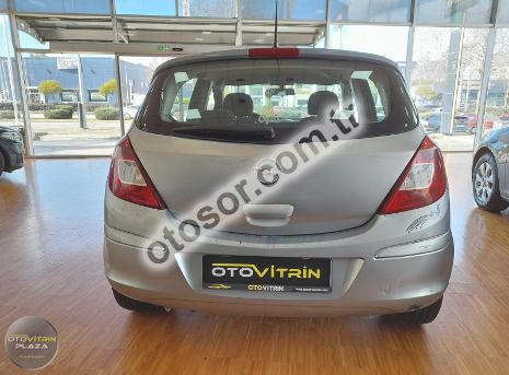 Opel Corsa 1.4i Twinport Essentia 100HP