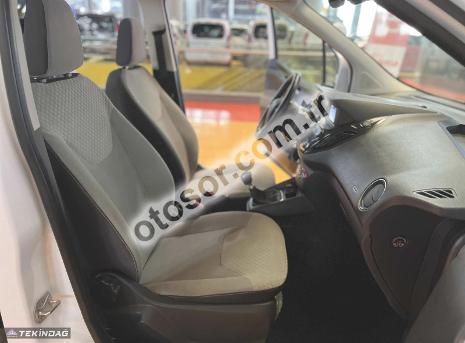 Ford Tourneo Courier 1.5 Tdci Titanium 100HP