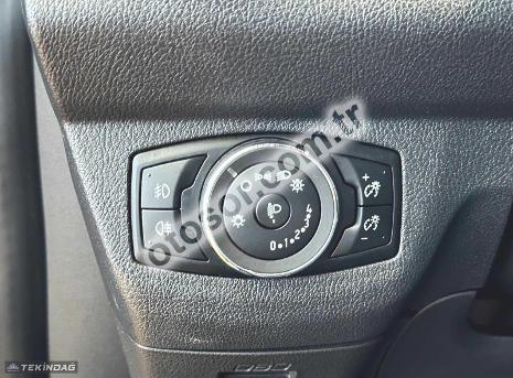 Ford Tourneo Courier 1.5 Tdci Titanium 100HP