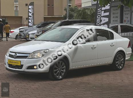 Opel Astra Sedan 1.6 Enjoy Plus 115HP