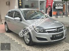 Opel Astra 1.6i 16v Essentia Easytronic 115HP