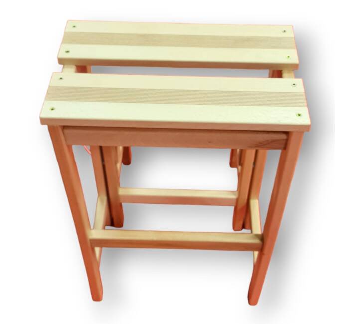 Marche pied  Marche pied, Marches en bois, Tabouret