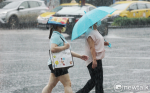 對流雲系包圍「全台有雨」！氣象局：3縣市大雨特報