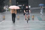 5縣市大雨特報！這兩區防大雷雨　氣象局曝下周恐有颱風生成