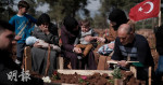 土耳其地震︱震後一個月傷痛猶在　1歲男童哭祭亡母　男子未放棄尋失蹤女兒 (11:20)