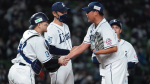 生涯最後摸投手板向球迷揮手致意　松坂大輔正式告別23年職棒人生