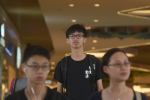 Student Tony Cheung beleidigte die Flagge als wartender Richter: absichtlich verschmiert und beleidigt die Flagge