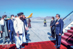 阿富汗變天後首訪 王毅晤塔利班互稱友好