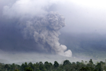 【有片】印尼塞梅魯火山爆發　火山灰柱高度達15公里