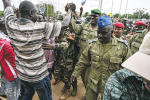 尼日爾軍政府拒交權 關領空兩鄰國備軍隊