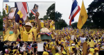 【泰國示威】曼谷數百黃衣人示威撐泰王　要求反政府示威者停止冒犯皇室