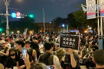 台灣繼續審議改革法案 逾十萬人在立院外示威