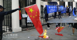 London 10.1101 Direct attack: Demonstrators burned five-star flag Yuan Bowyi in front of the Chinese Embassy in britain, denouncing British politics for not being bold enough to isolate the Communist Party.