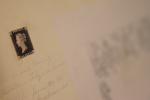 【1840年發行】全球首款「黑便士」郵票拍賣　落錘價上看600萬英鎊
