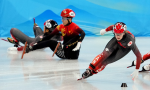 【犯規記錄連連】中國滑冰女將丟障礙物絆倒對手結果自己也中招　微博網友力挺「是被加拿大陷害」