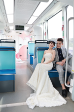 結合新北聯合婚禮為藍海線暖身 淡海輕軌列車「幸福」上路
