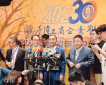 侯柯前後腳赴商界晚會 侯:兩岸不要戰機要客機