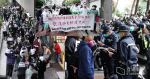 Hundreds of people rally against the closure of a designated clinic in Changsha Bay to intercept several young people