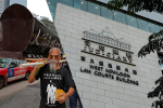 【香港法庭】古思堯擬帶「棺材」示威被控「企圖煽動」　審訊揭國安警事前上門拍照棺材作證物