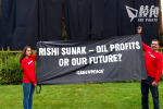 辛偉誠住所遭環保人士掛黑布 抗議批准開採北海石油資源
