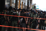 【10.1遊行】大批警力佈防　市民銅鑼灣邊行街、邊叫口號　多區86人被捕