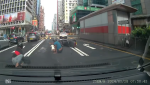 The black spot at the intersection of Mong Kok had another accident, and the iron riding avoided the tangential line, and the car overturned and caused two injuries