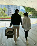 麥明詩宣布BB出世 與盛勁為手拖手一家三口出院