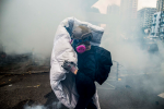727衝突全紀錄：示威者元朗抗議涉黑白色暴力  香港警察對示威者頻密發射催淚彈 