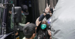 La Cour d’appel finale dans l’affaire du vol de documents, Leong Kwok-Hung, a crié devant la voiture de la prison: Libérez les prisonniers politiques hongkongais qui font le plein !