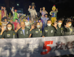 沈慧虹選前之夜雨中遊行 支持者相挺陪走