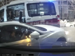 【有片】可疑男遇查駕車撞開警車 九龍塘棄車逃去