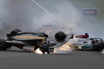 F1中國賽車手周冠宇被撞飛！活下來全感謝這個裝置