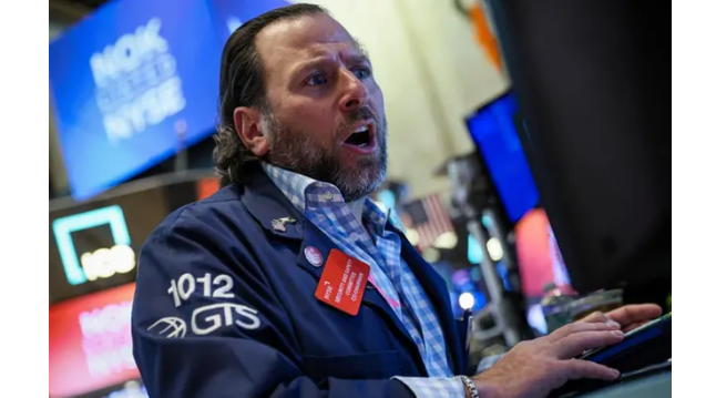 US Stocks: Wall St Ends Down as Debt-Ceiling Clouds Hover