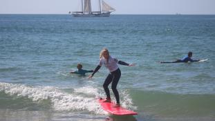 Lisbon Surf Connection - Carcavelos