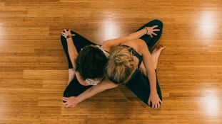 Outdoor Balance Yoga Gude-Nacht-Park