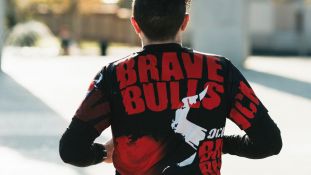 Brave Bulls - MANUEL BECERRA