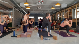 Yoga by the sea Indoor - Unite Hostel