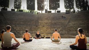 Soma Yoga BCN - Teatro Griego Outdoor