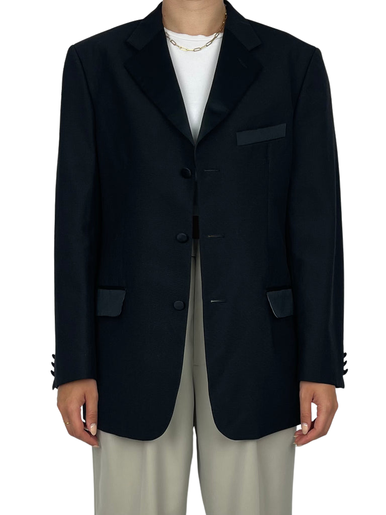 https://storage.googleapis.com/download/storage/v1/b/whering.appspot.com/o/marketplace_product_images%2Farmando-vintage-wool-tuxedo-blazer-navy-8EwgJjr7yoDzLZMnxThVhX.png?generation=1688381632137560&alt=media