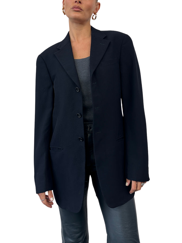 https://storage.googleapis.com/download/storage/v1/b/whering.appspot.com/o/marketplace_product_images%2Farmani-collezioni-armani-pure-wool-ribbed-single-breasted-blazer-navy-gmfWi5jEPk5eRdSahynZtN.png?generation=1711161951487747&alt=media