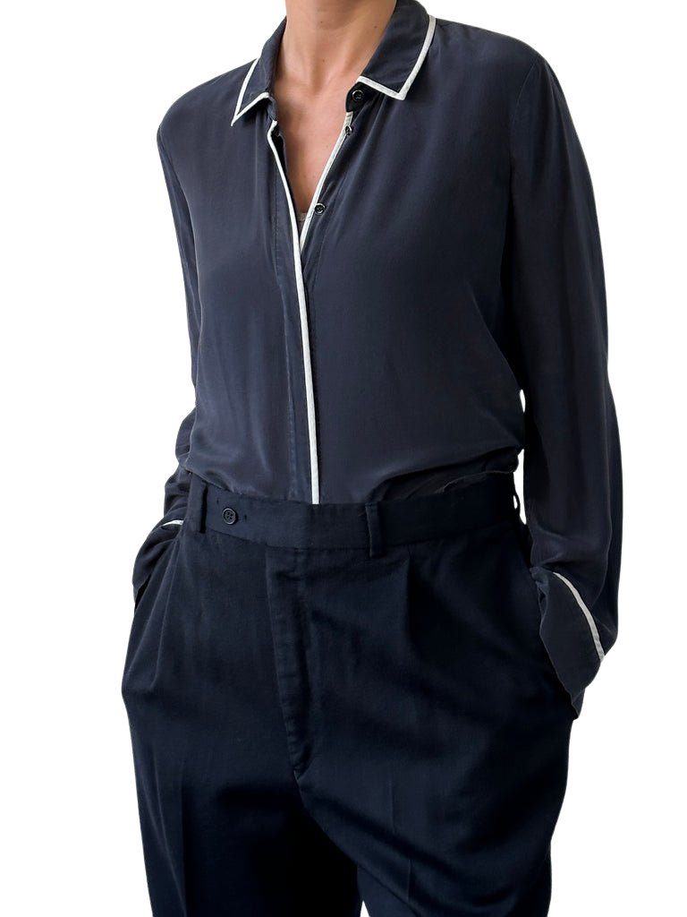 https://storage.googleapis.com/download/storage/v1/b/whering.appspot.com/o/marketplace_product_images%2Farmani-jeans-armani-pyjama-silk-shirt-navy-9nNuNEYBwPihDNmXr2g28j.png?generation=1710762874727487&alt=media