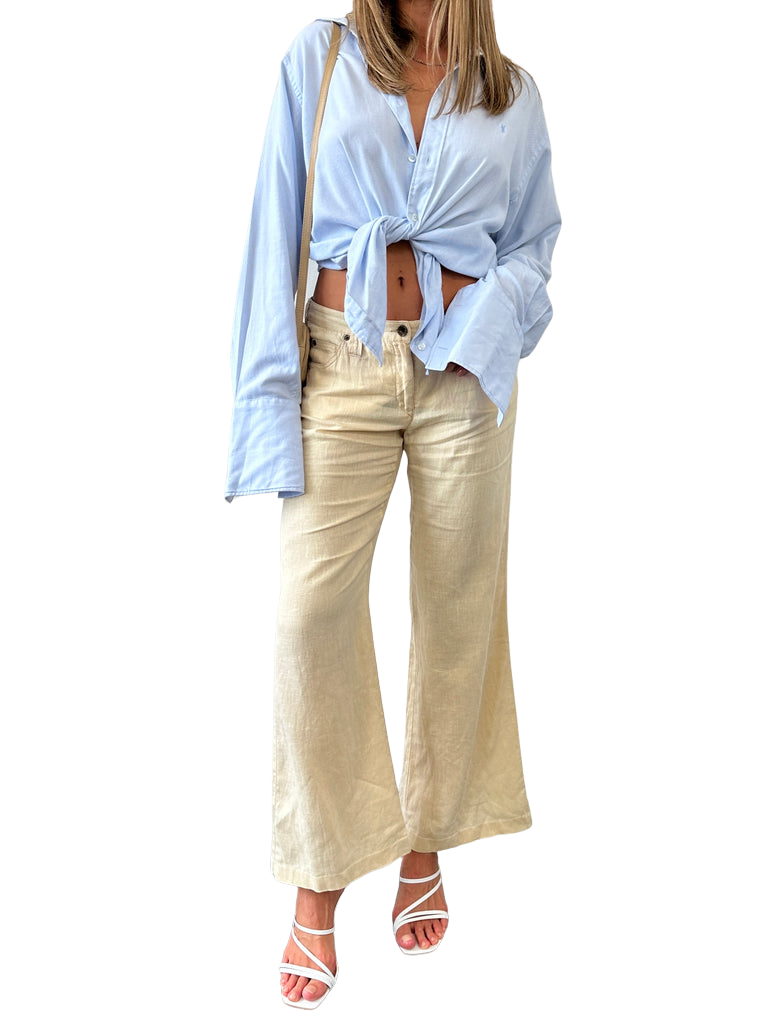 https://storage.googleapis.com/download/storage/v1/b/whering.appspot.com/o/marketplace_product_images%2Farmani-jeans-low-rise-pure-linen-flared-trousers-blue-trPe9MoLxwpdxCnMFVS3Ro.png?generation=1705630778727726&alt=media