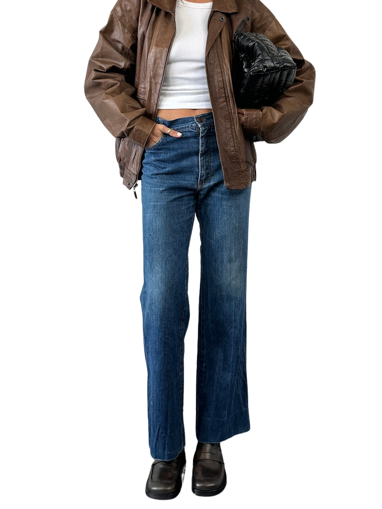 https://storage.googleapis.com/download/storage/v1/b/whering.appspot.com/o/marketplace_product_images%2Fcarrera-vintage-straight-leg-denim-jeans-navy-62yTHwZYMAD3FLtvAxEeP7.png?generation=1711162506937959&alt=media