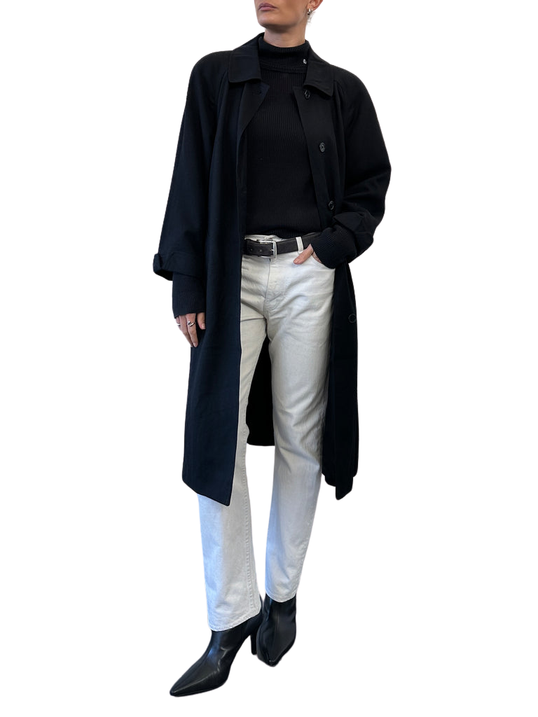 https://storage.googleapis.com/download/storage/v1/b/whering.appspot.com/o/marketplace_product_images%2Fdesign-mura-italian-vintage-pure-wool-belted-trench-coat-black-aUtaDHTsVCubZiVVkc6FrC.png?generation=1705632888948805&alt=media